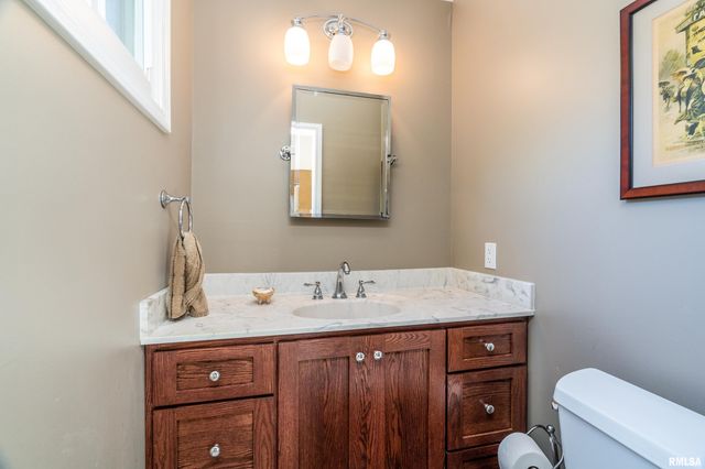 711 W ELM Street, Carbondale, IL 62901