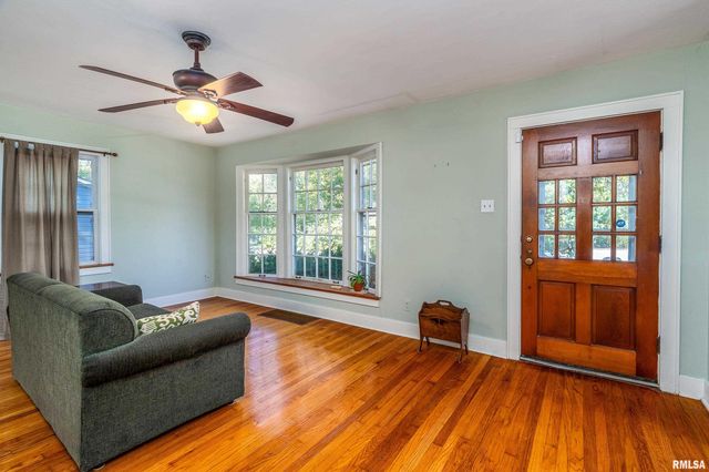 711 W ELM Street, Carbondale, IL 62901