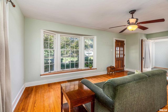 711 W ELM Street, Carbondale, IL 62901