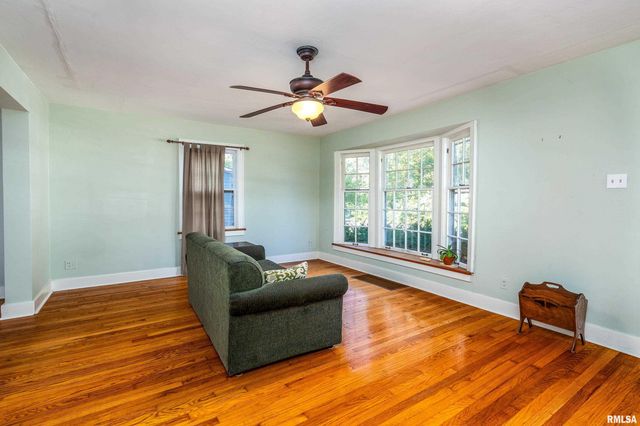 711 W ELM Street, Carbondale, IL 62901