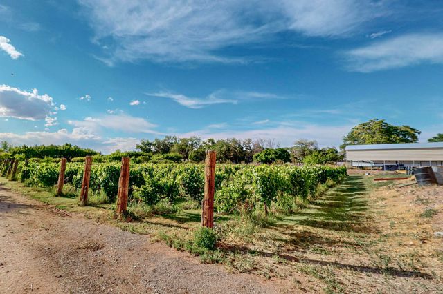 17 Llanito Road, Bernalillo, NM 87004