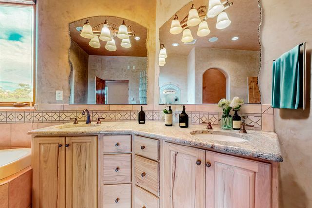 17 Llanito Road, Bernalillo, NM 87004