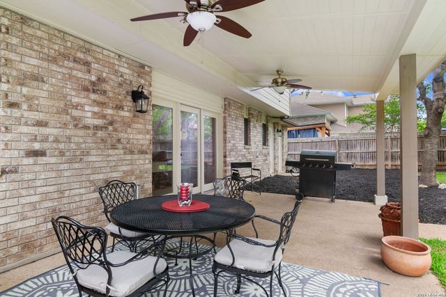 110 KETTLE CV, Universal City, TX 78148
