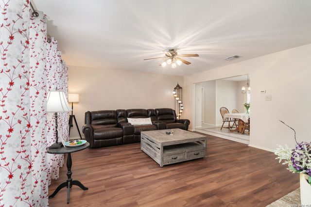 110 KETTLE CV, Universal City, TX 78148
