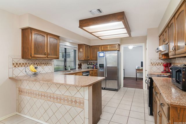 110 KETTLE CV, Universal City, TX 78148