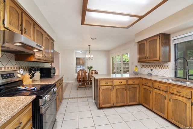 110 KETTLE CV, Universal City, TX 78148