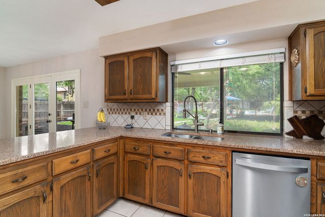 110 KETTLE CV, Universal City, TX 78148