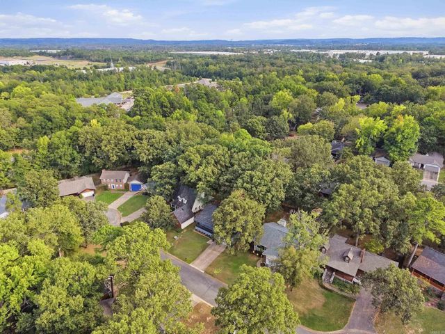 29 High Timber Dr, Maumelle, AR 72113