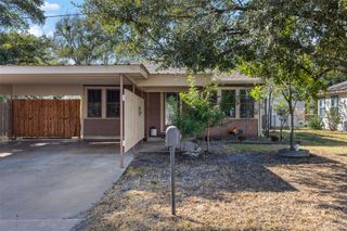 751 N Burleson ST, Giddings, TX 78942