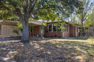 751 N Burleson ST, Giddings, TX 78942