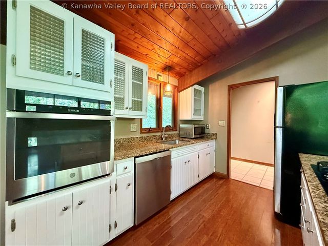 1521 Coonskin Drive, Charleston, WV 25311