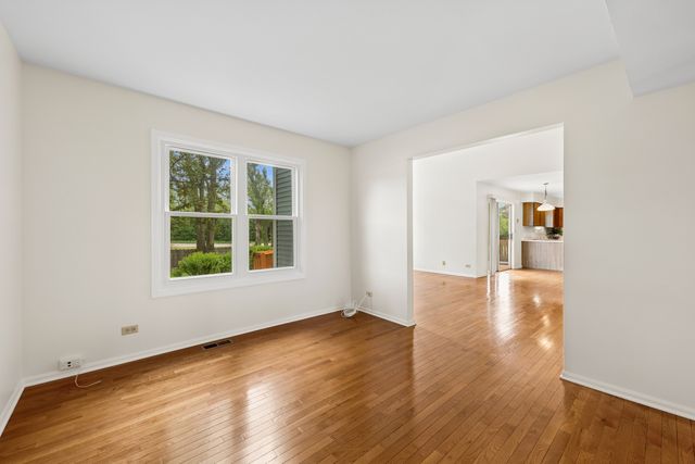 1119 Berkshire Lane, Barrington, IL 60010