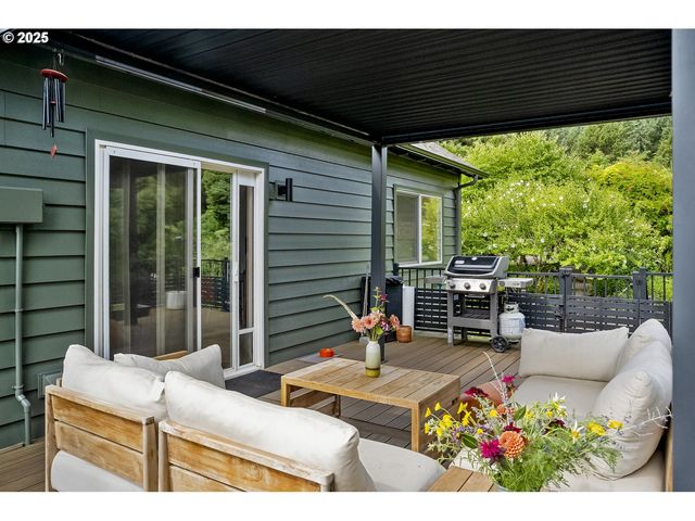 10623 Ne FOX FARM Rd, Dundee, OR 97115