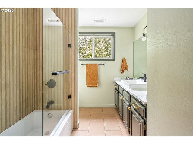 10623 Ne FOX FARM Rd, Dundee, OR 97115