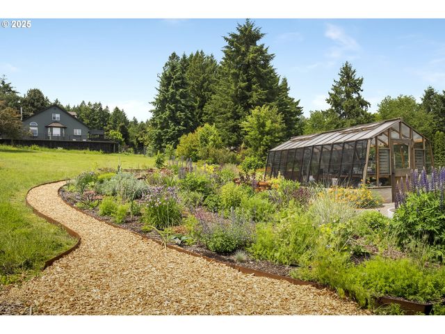 10623 Ne FOX FARM Rd, Dundee, OR 97115