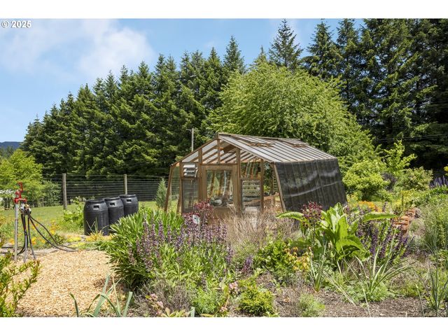 10623 Ne FOX FARM Rd, Dundee, OR 97115