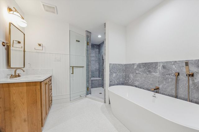 2447 Lakewood Pointe, Seabrook, TX 77586