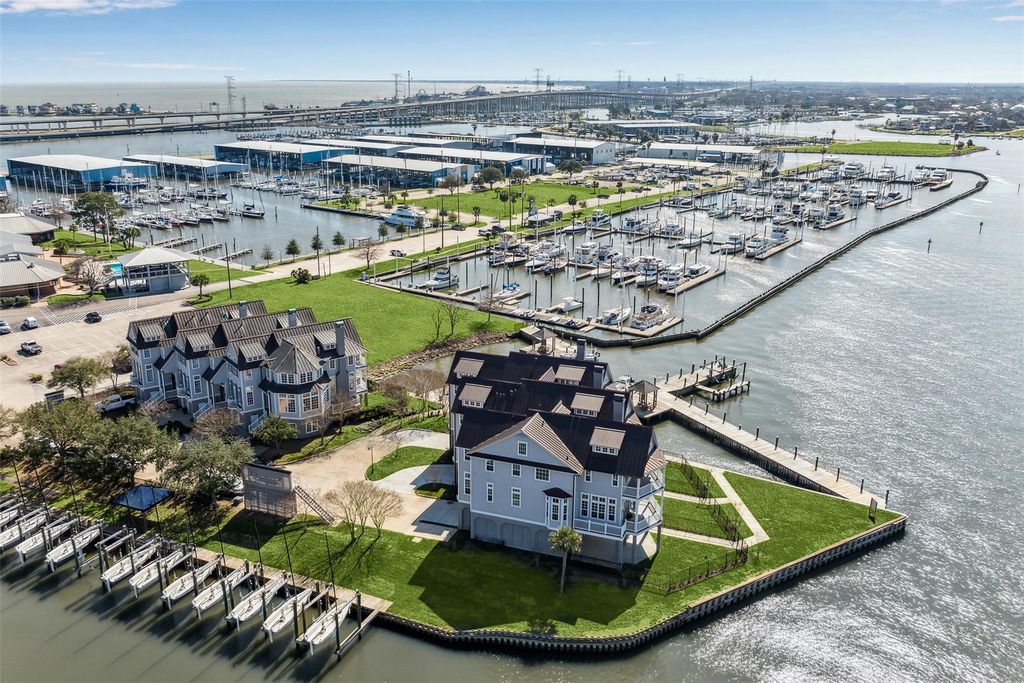 2447 Lakewood Pointe, Seabrook, TX 77586