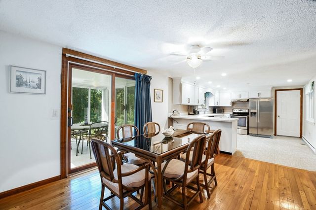 34 Bob White Ln, Falmouth, MA 02540