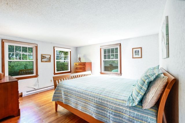 34 Bob White Ln, Falmouth, MA 02540