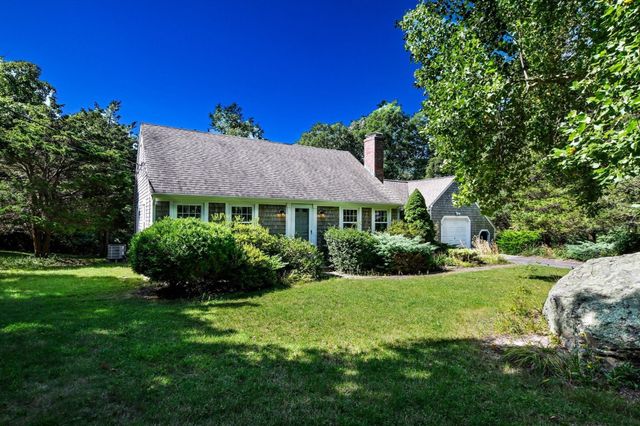 34 Bob White Ln, Falmouth, MA 02540