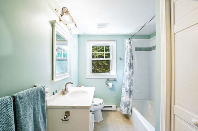 34 Bob White Ln, Falmouth, MA 02540