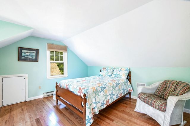 34 Bob White Ln, Falmouth, MA 02540