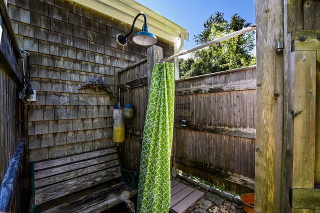 34 Bob White Ln, Falmouth, MA 02540