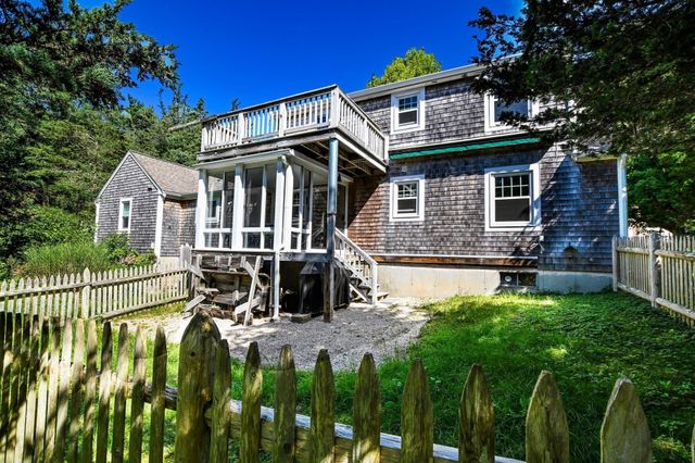 34 Bob White Ln, Falmouth, MA 02540