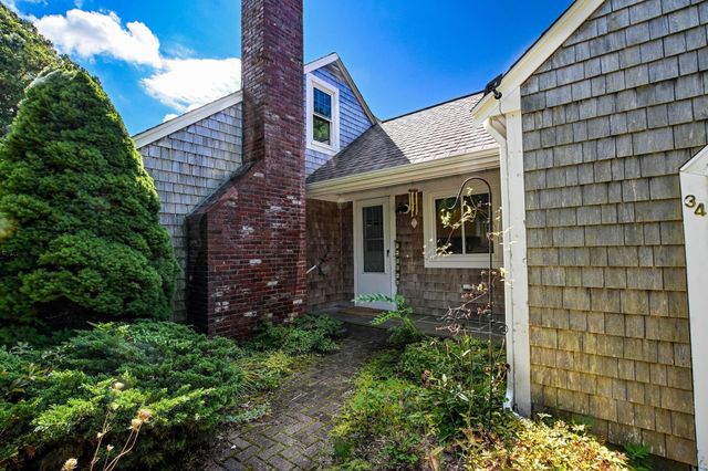 34 Bob White Ln, Falmouth, MA 02540
