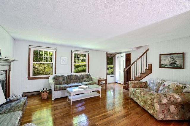 34 Bob White Ln, Falmouth, MA 02540