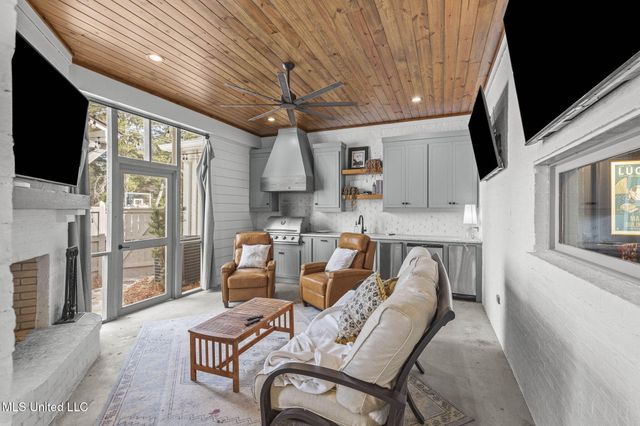 101 Saddle Creek Cove, Canton, MS 39046