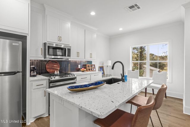 101 Saddle Creek Cove, Canton, MS 39046