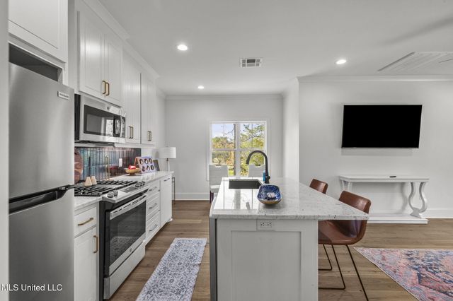 101 Saddle Creek Cove, Canton, MS 39046