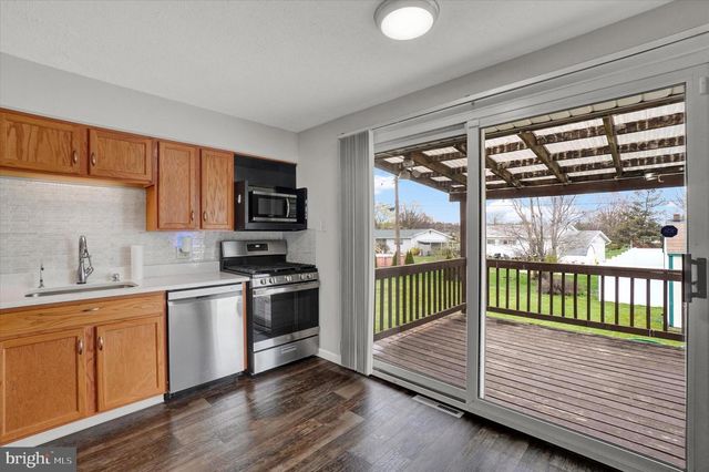 821 GUNNISON RD, York, PA 17404