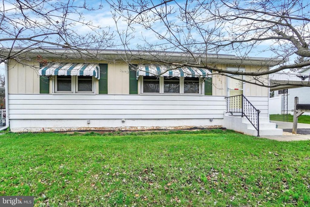 821 GUNNISON RD, York, PA 17404