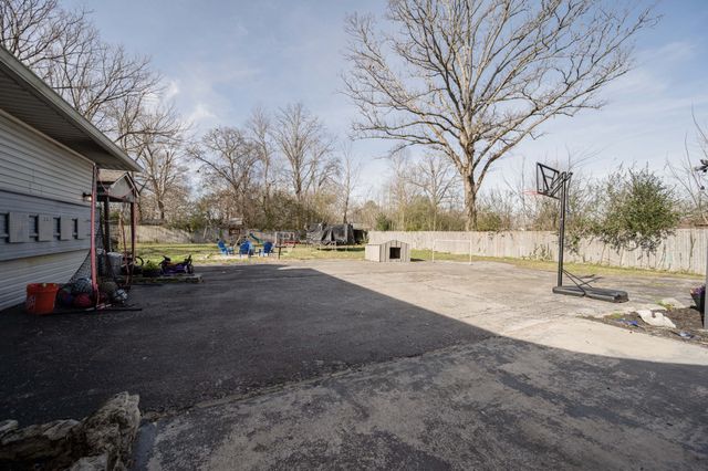 1704 3rd Ave, Manchester, TN 37355