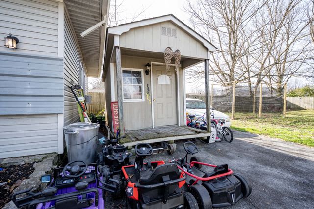 1704 3rd Ave, Manchester, TN 37355