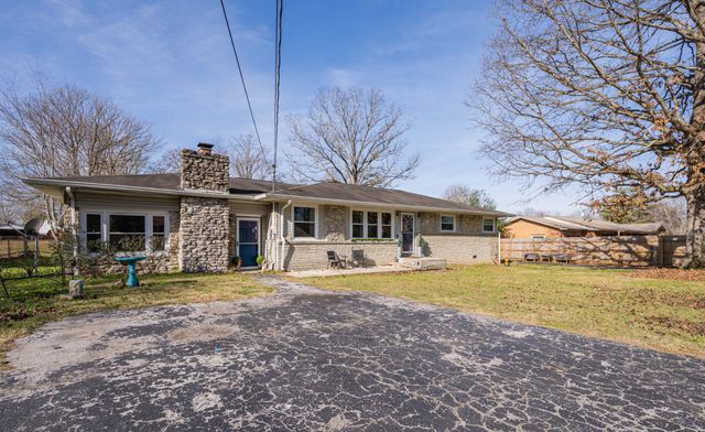 1704 3rd Ave, Manchester, TN 37355