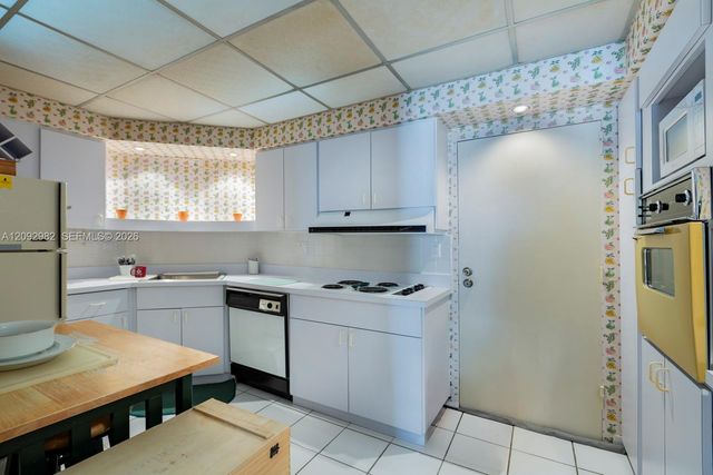 1408 Brickell Bay Drive 414, Miami, FL 33131