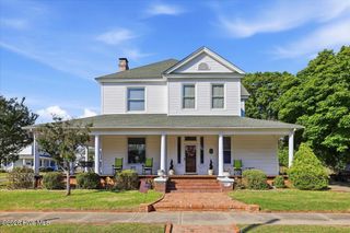 218 W College Street, Mount Olive, NC 28365