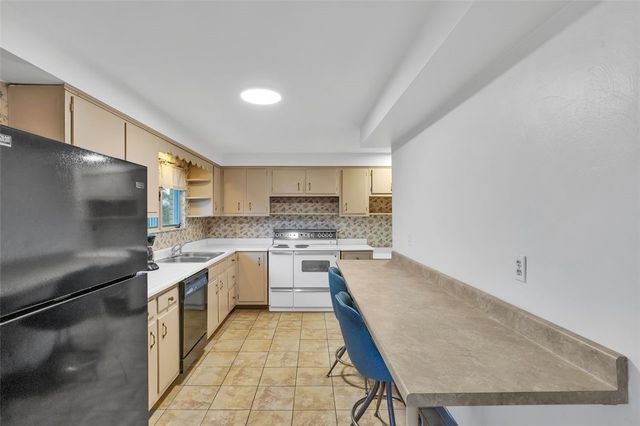 15 Pleasant Dr, Monessen, PA 15062