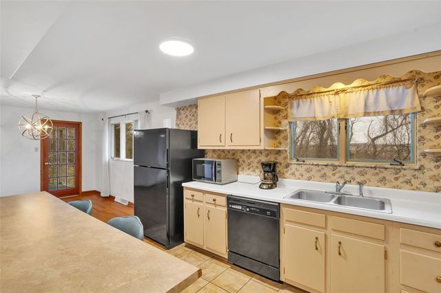 15 Pleasant Dr, Monessen, PA 15062