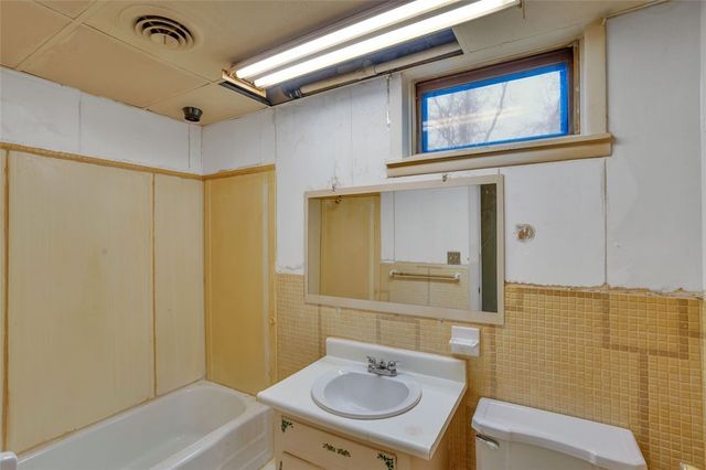 15 Pleasant Dr, Monessen, PA 15062