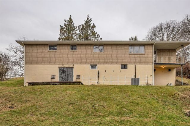 15 Pleasant Dr, Monessen, PA 15062