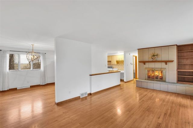 15 Pleasant Dr, Monessen, PA 15062