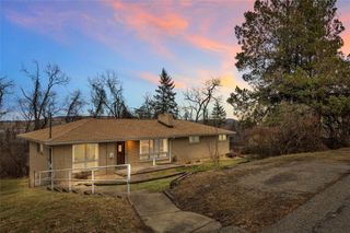 15 Pleasant Dr, Monessen, PA 15062