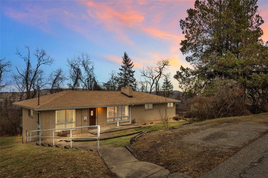 15 Pleasant Dr, Monessen, PA 15062