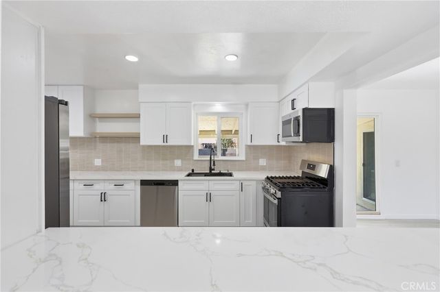 371 E Mariposa Drive, Rialto, CA 92376