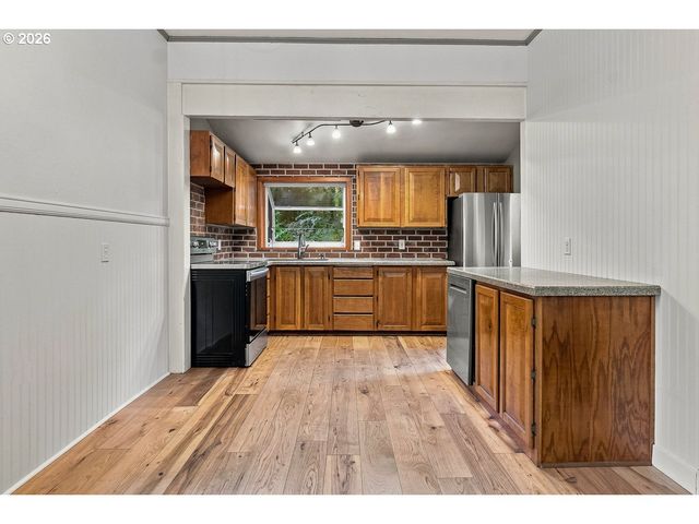5753 Sw VERMONT St, Portland, OR 97219